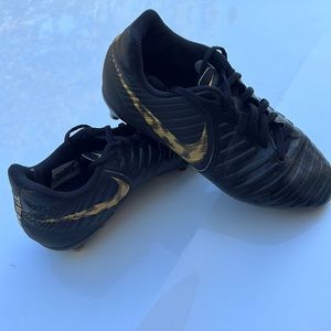 Nike soccer cleats. Youth 5.5. Black and gold camo swoosh.